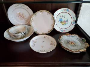 lot 143 image: Collection of misc. china