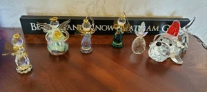 lot 141 image: Collection of dcor