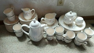 lot 146 image: Keltcraft china set