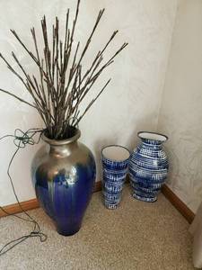 lot 148 image: 3 ceramic vases