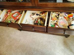 lot 153 image: Contents of china hutch drawers