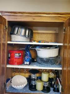 lot 158 image: Contents of kitchen cabinetsdrawers
