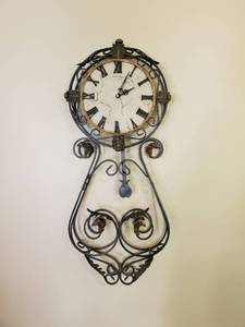 lot 173 image: Wall clock