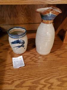 lot 177 image: 2 pieces of glazed pottery and 2 shells