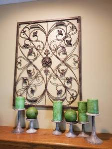 lot 180 image: Candles w holders and wall dcor