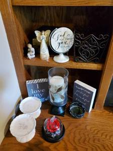 lot 185 image: Collection of misc. dcor