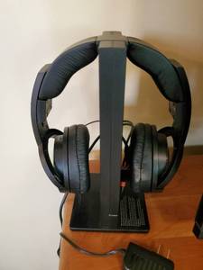 lot 193 image: Sony wireless stereo headphones