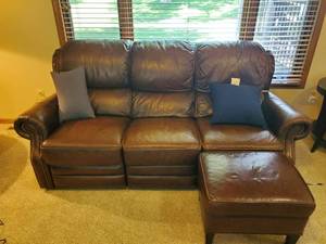 lot 610 image: Bassett reclining leather couch w footstool