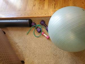 lot 199 image: Collection of exercise equipment