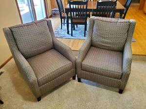 lot 198 image: 2 Bassett upholstered armchairs