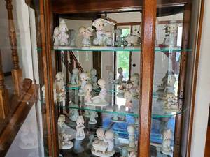lot 203 image: Collection of Precious Moments figurines
