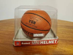 lot 261 image: Troy Hudson Signed Mini-Basketball