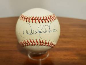 lot 322 image: Derek Jeter Signed Baseball