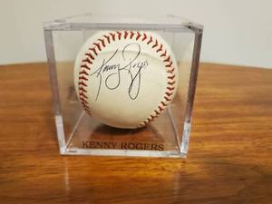 lot 339 image: Kenny Rodgers Signed Baseball