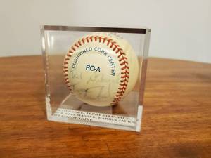 lot 354 image: Brad Radke, Terry Steinbach, Rick Stelmaszek Darren Jackson And Ron Gardenhire Signed Baseball