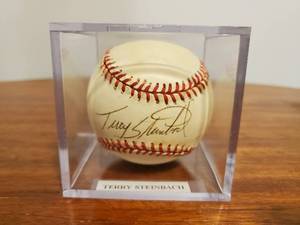 lot 361 image: Terry Steinbach Signed Baseball