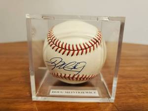 lot 362 image: Doug Mientkiewicz