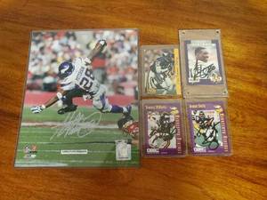 lot 417 image: Vikings Signed Cards And Photograph