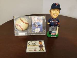 lot 70 image: Paul Molitor Signed Bobblehead, Baseball and Card