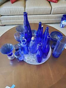 lot 206 image: Collection of blue glassware