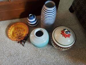 lot 212 image: 5 pieces of dcor