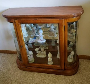 lot 200 image: Wood cabinet