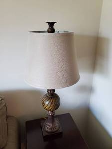 lot 221 image: Table lamp