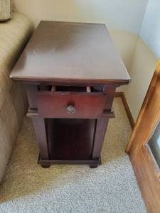 lot 225 image: 2 Bassett end tables