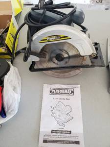 lot 230 image: Collection of tools