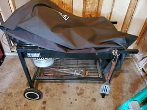 lot 235 image: Weber charcoal grill