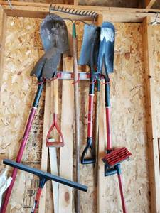 lot 238 image: Collection of garage items