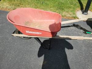 lot 241 image: Yardworks wheel-barrow