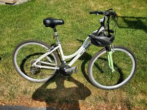 lot 243 image: Schwinn Trailway bike