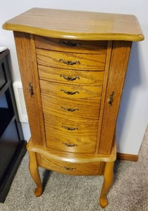 lot 249 image: Jewelry cabinet