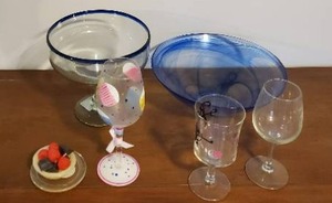 lot 250 image: Collection of dcor