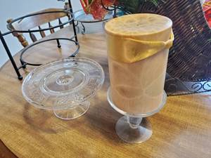 lot 252 image: Collection of holiday dcor