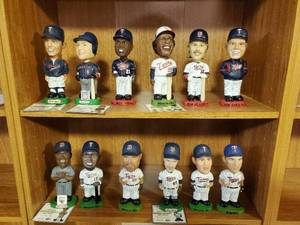 lot 512 image: Collection Of Twins Bobble Heads