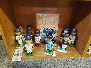 lot 514 image: Collection Of Twins Bobble Heads In Wheaties Box
