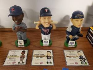 lot 506 image: 3 Signed MN Twins Bobble Heads
