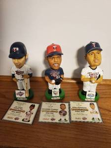 lot 507 image: 3 Signed MN Twins Bobble Heads