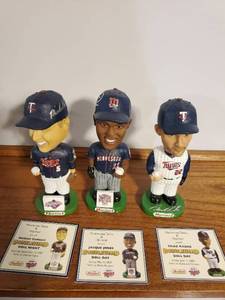 lot 508 image: 3 Signed MN Twins Bobble Heads