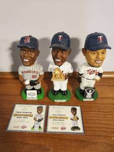 lot 509 image: 3 Signed MN Twins Bobble Heads