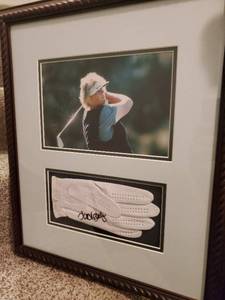 lot 405 image: Lori Davies Signed Glove And Photograph