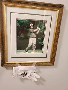 lot 406 image: Bob May Signed Photograph and Glove
