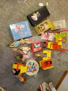 lot 431 image: Collection Of Vintage Dolls And Toys