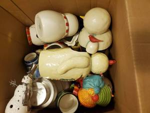 lot 438 image: Collection Of Dcor And Kitchenware