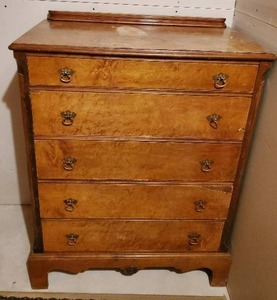 lot 445 image: Vintage Dresser