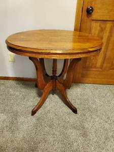 lot 446 image: Oval End Table