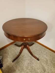 lot 447 image: Round End Table