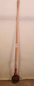 lot 17 image: Manual Edger